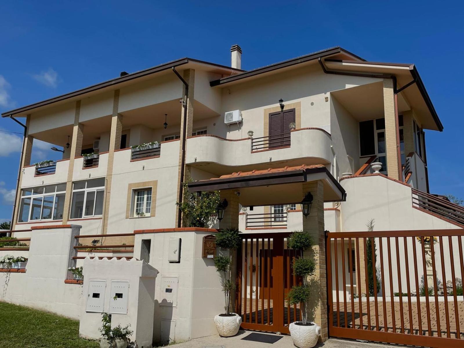 Appartamento In Villa Villalfonsina Buitenkant foto